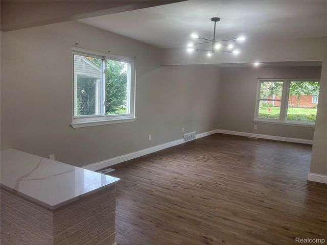 29621 Fernhill Drive, Farmington, MI 48334