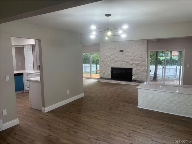 29621 Fernhill Drive, Farmington, MI 48334