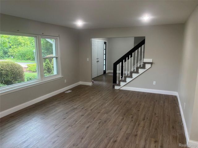29621 Fernhill Drive, Farmington, MI 48334