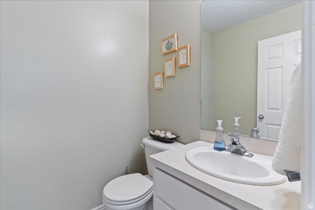 Image 14 of property listing at 2647 S 1175 W, Syracuse, UT 84075