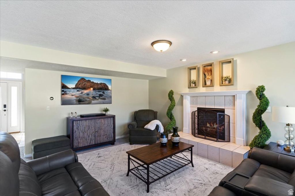 Image 4 of property listing at 2647 S 1175 W, Syracuse, UT 84075