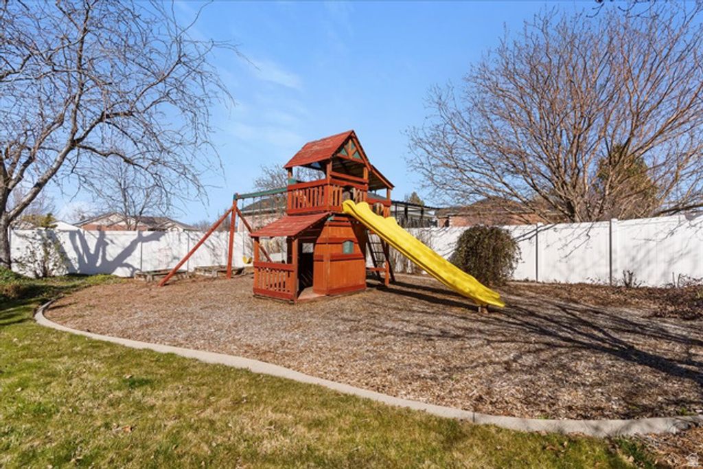 Image 34 of property listing at 2647 S 1175 W, Syracuse, UT 84075