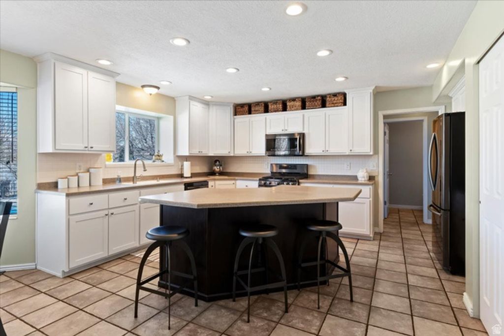 Image 9 of property listing at 2647 S 1175 W, Syracuse, UT 84075