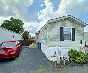 15 East Drive, East Providence, RI 02916