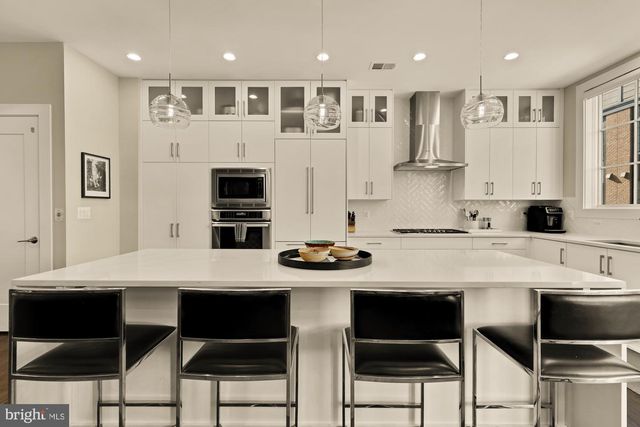 3685 CHEVY CHASE LAKE DR, Chevy Chase, MD 20815