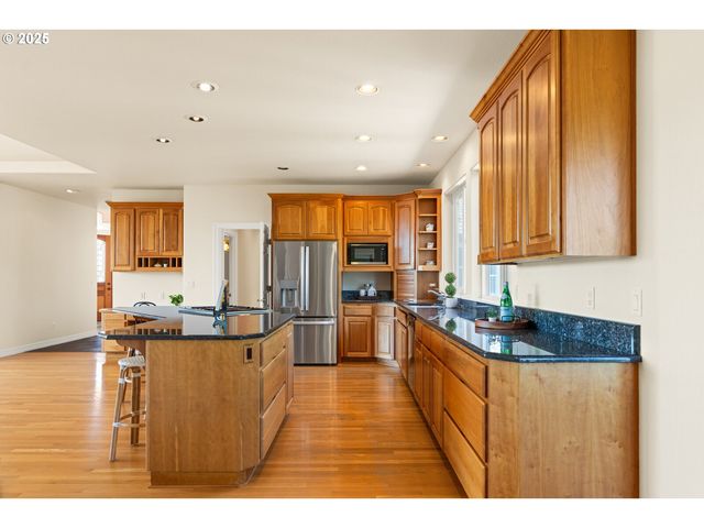 30525 Ne CANTER Ln, Sherwood, OR 97140