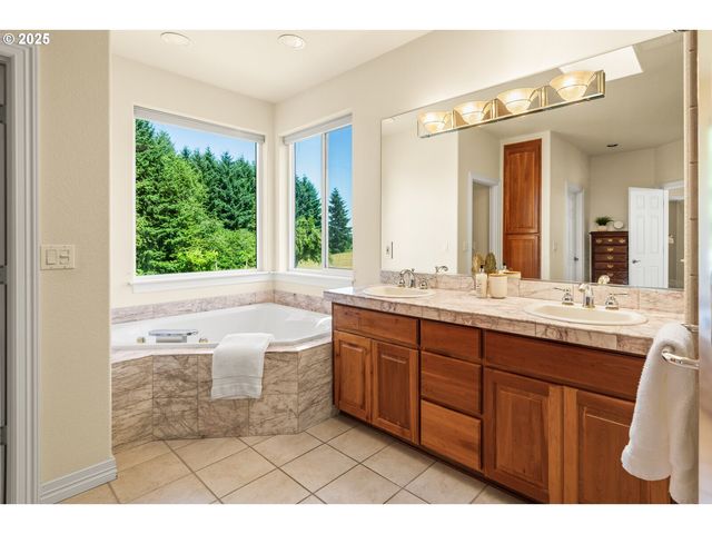 30525 Ne CANTER Ln, Sherwood, OR 97140