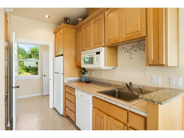 30525 Ne CANTER Ln, Sherwood, OR 97140