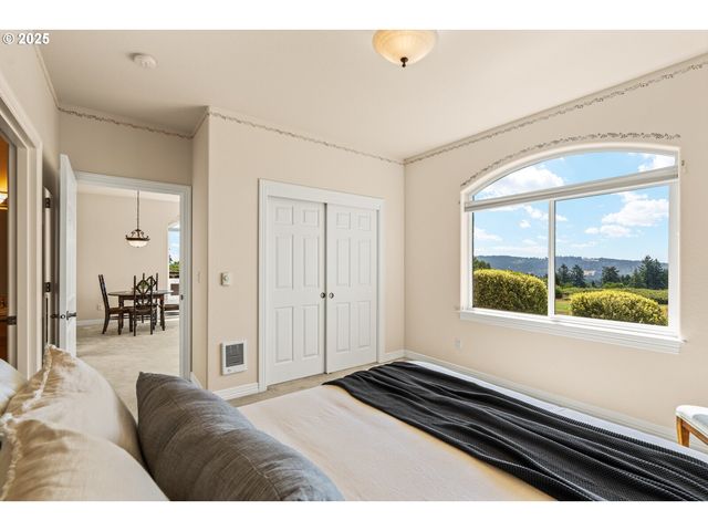 30525 Ne CANTER Ln, Sherwood, OR 97140