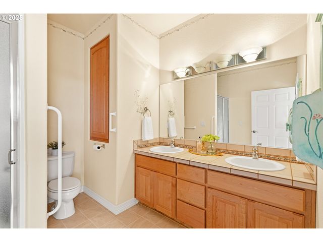 30525 Ne CANTER Ln, Sherwood, OR 97140