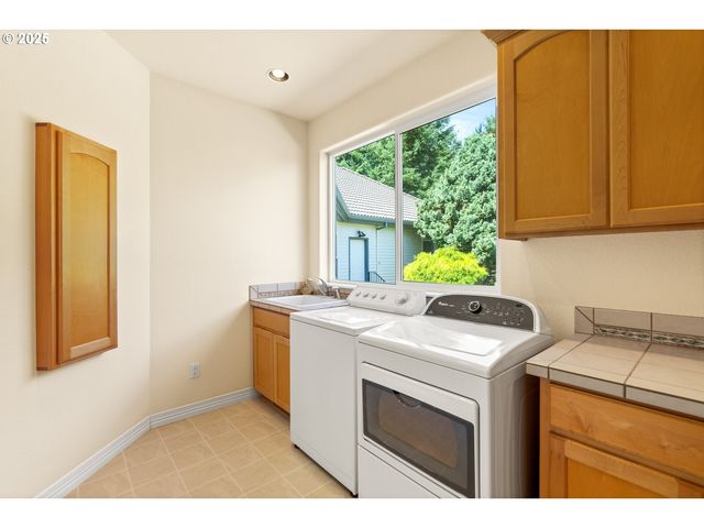 30525 Ne CANTER Ln, Sherwood, OR 97140