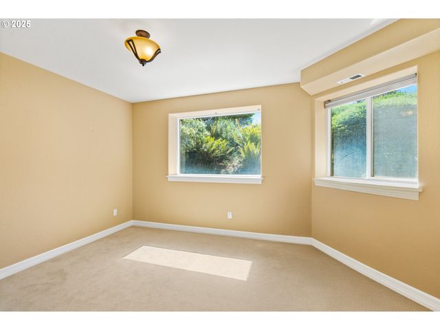 30525 Ne CANTER Ln, Sherwood, OR 97140