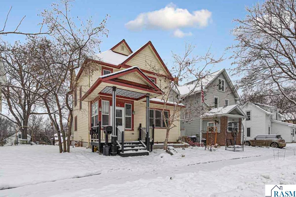 212 W Pleasant Street, Mankato, MN 56001