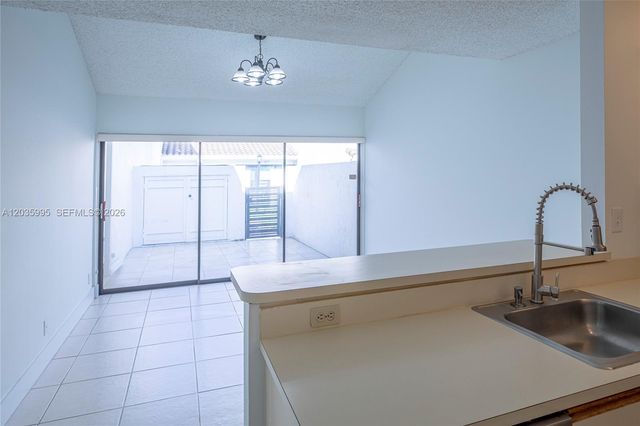 21212 Harbor Way 147-14, Aventura, FL 33180