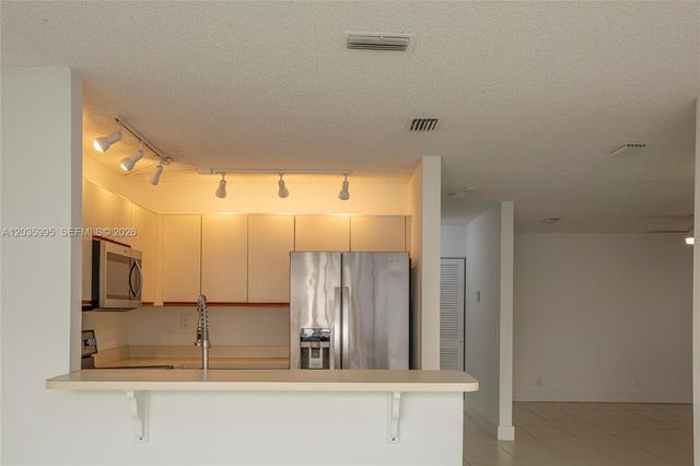 21212 Harbor Way 147-14, Aventura, FL 33180