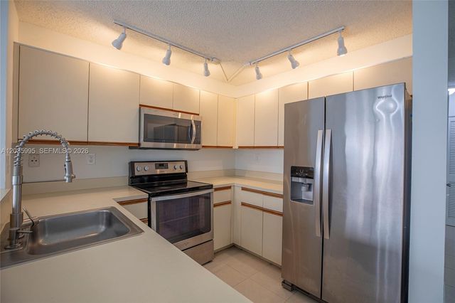 21212 Harbor Way 147-14, Aventura, FL 33180
