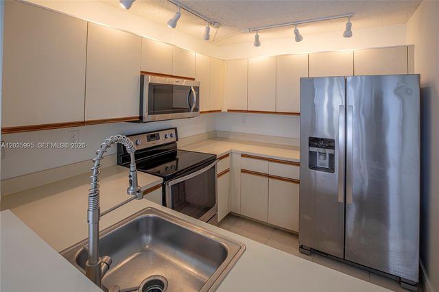 21212 Harbor Way 147-14, Aventura, FL 33180