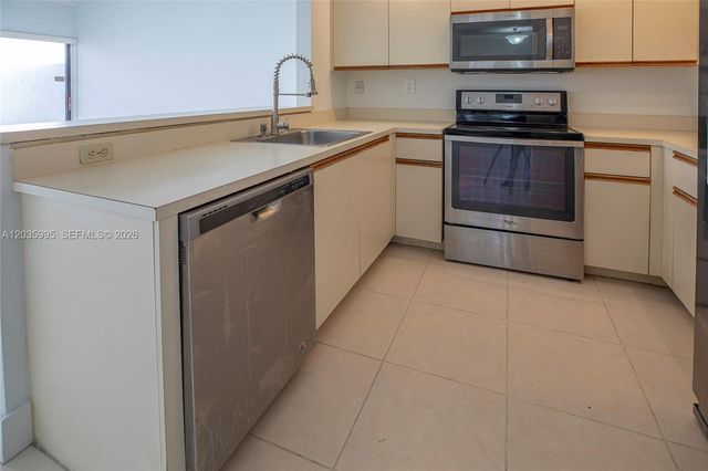 21212 Harbor Way 147-14, Aventura, FL 33180