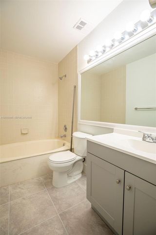 21212 Harbor Way 147-14, Aventura, FL 33180