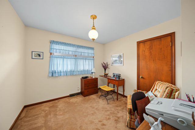 2158 Kensington Rd, Salina, KS 67401