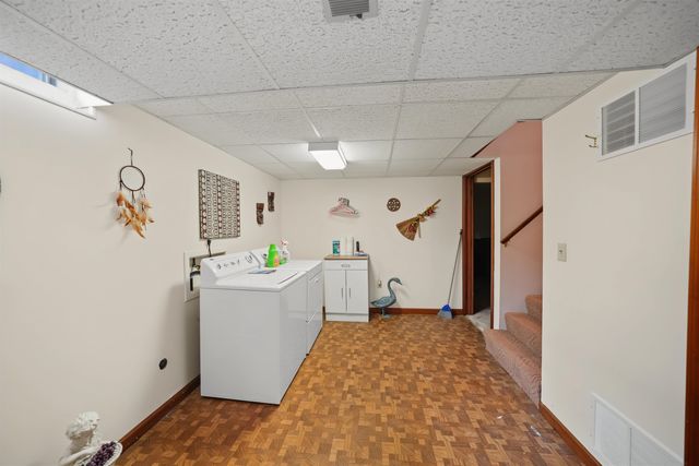 2158 Kensington Rd, Salina, KS 67401