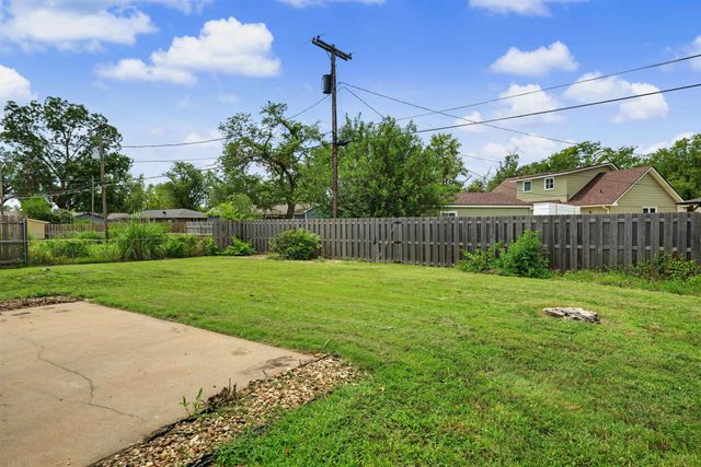 2158 Kensington Rd, Salina, KS 67401