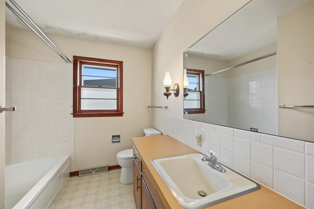 2158 Kensington Rd, Salina, KS 67401