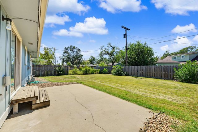 2158 Kensington Rd, Salina, KS 67401