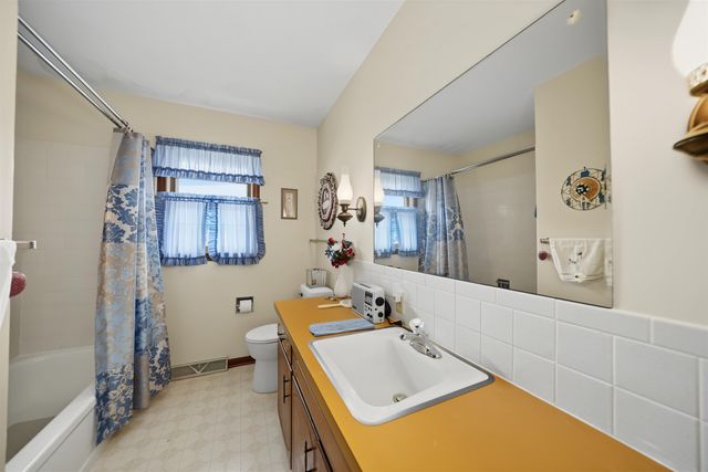 2158 Kensington Rd, Salina, KS 67401