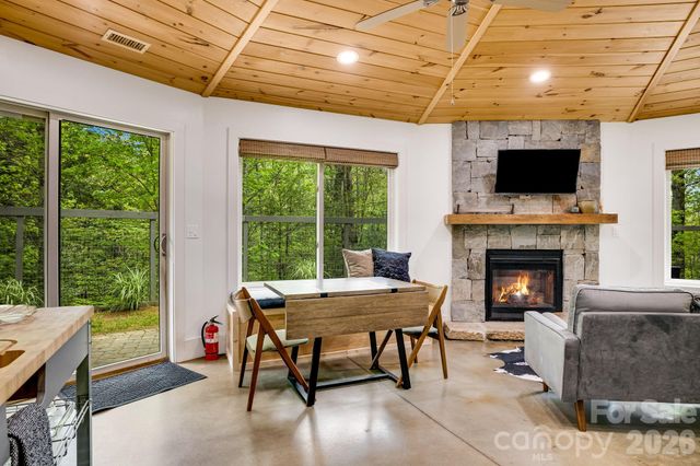 16 Caddis Court, Marshall, NC 28753