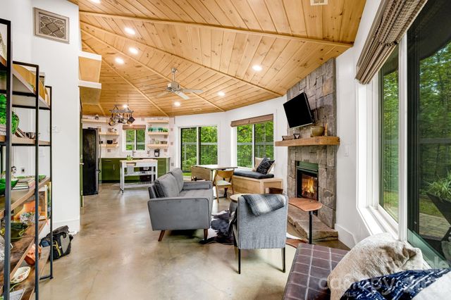 16 Caddis Court, Marshall, NC 28753