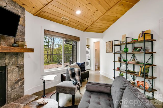 16 Caddis Court, Marshall, NC 28753