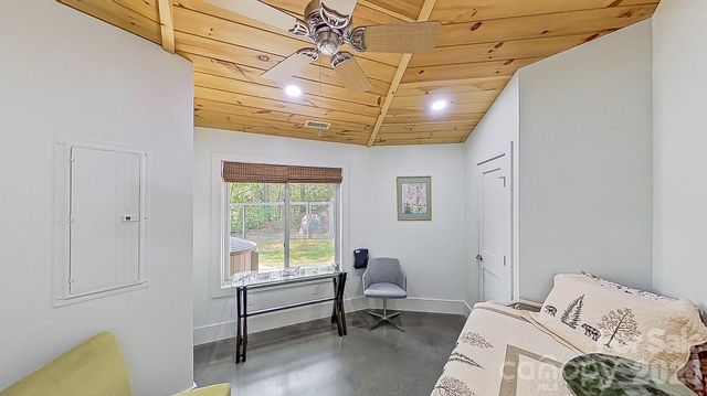 16 Caddis Court, Marshall, NC 28753