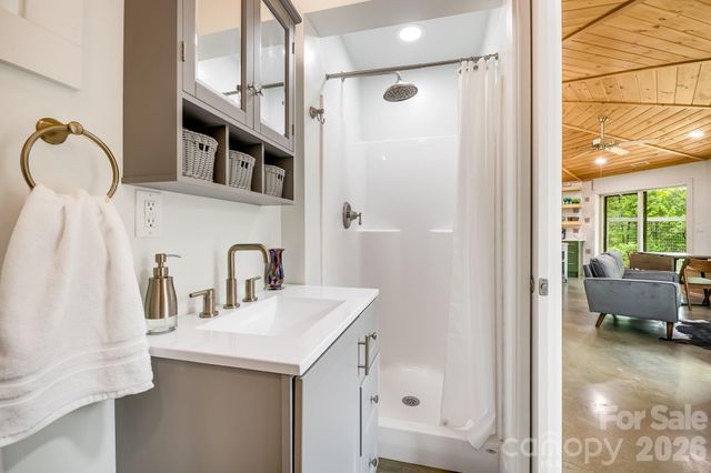 16 Caddis Court, Marshall, NC 28753