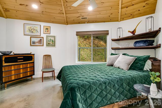 16 Caddis Court, Marshall, NC 28753