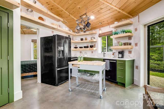 16 Caddis Court, Marshall, NC 28753