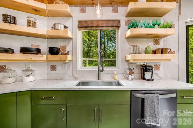 16 Caddis Court, Marshall, NC 28753