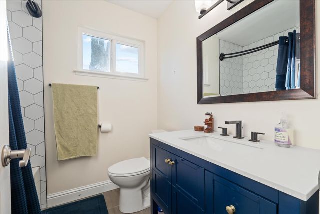 9545 Linda Rio Dr, Sacramento, CA 95827