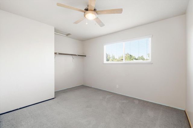 9545 Linda Rio Dr, Sacramento, CA 95827