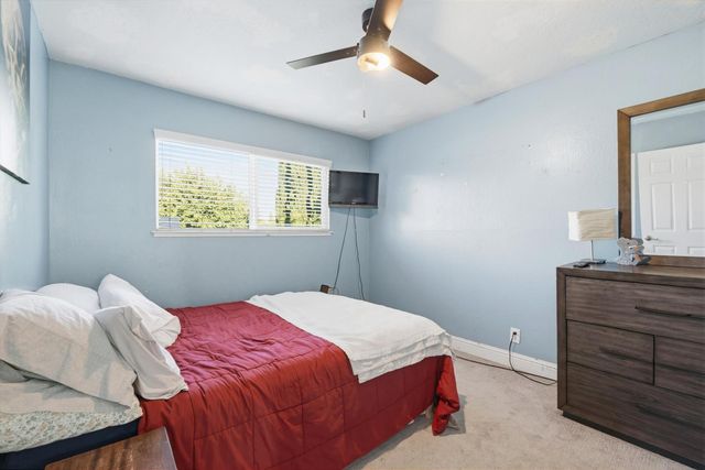 9545 Linda Rio Dr, Sacramento, CA 95827
