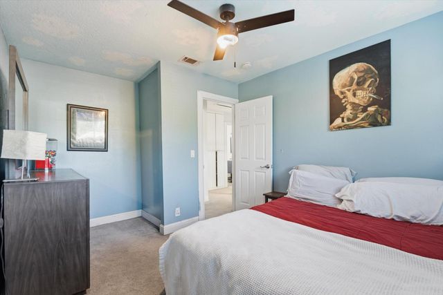 9545 Linda Rio Dr, Sacramento, CA 95827