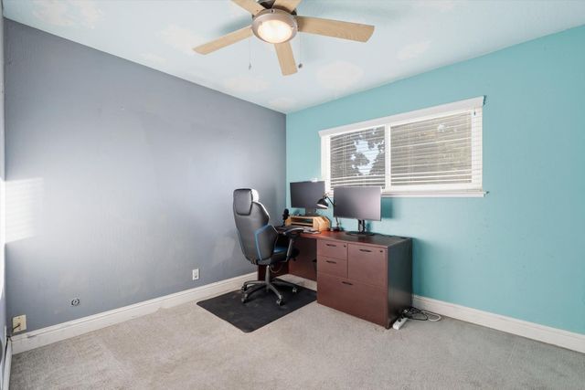 9545 Linda Rio Dr, Sacramento, CA 95827