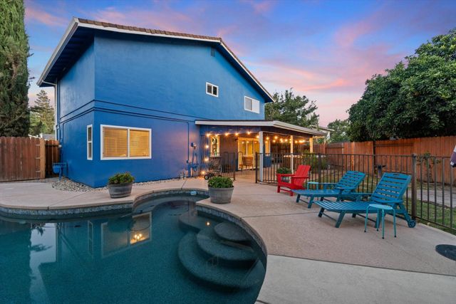 9545 Linda Rio Dr, Sacramento, CA 95827