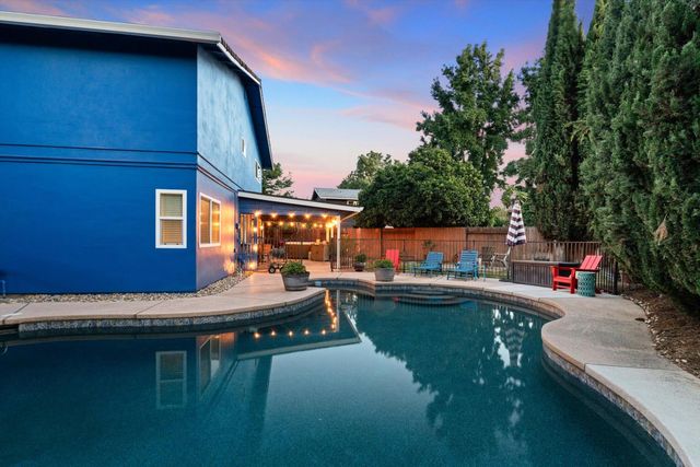 9545 Linda Rio Dr, Sacramento, CA 95827