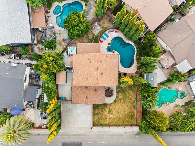 9545 Linda Rio Dr, Sacramento, CA 95827