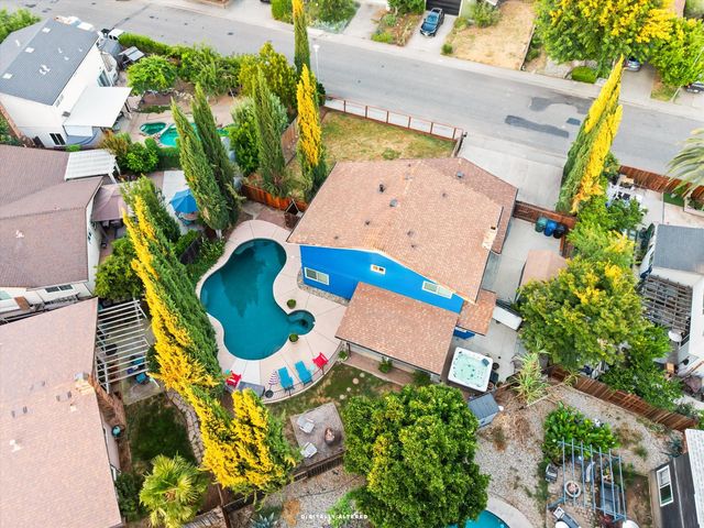 9545 Linda Rio Dr, Sacramento, CA 95827