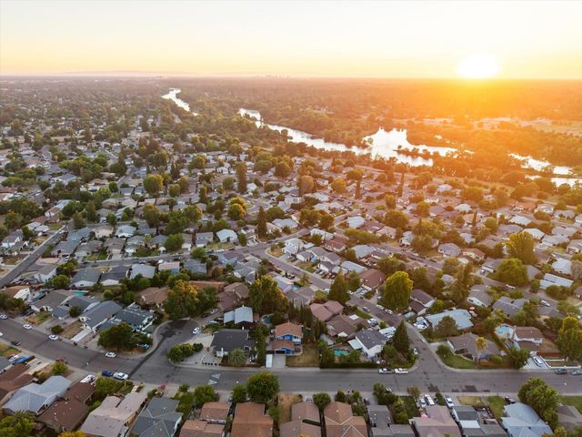 9545 Linda Rio Dr, Sacramento, CA 95827