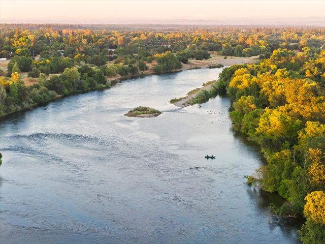 9545 Linda Rio Dr, Sacramento, CA 95827