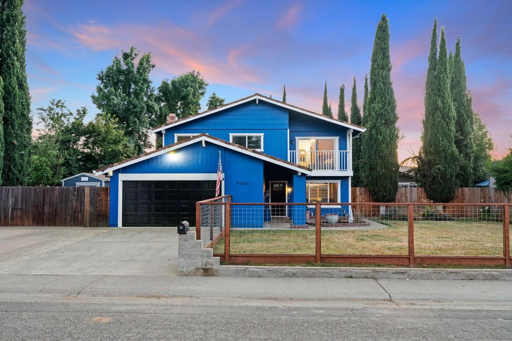9545 Linda Rio Dr, Sacramento, CA 95827