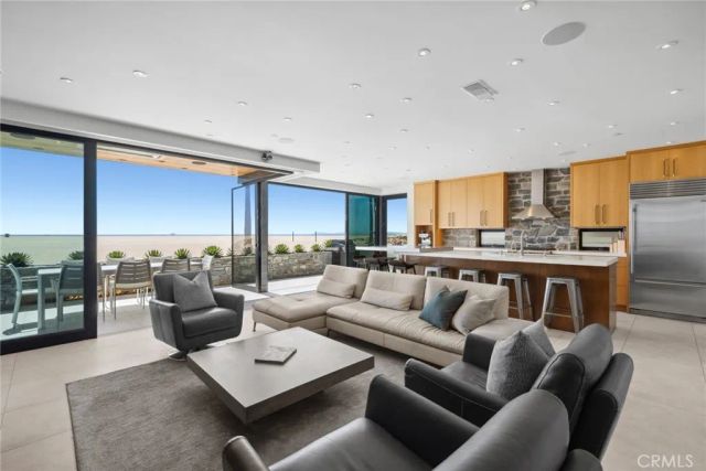 800 W Oceanfront, Newport Beach, CA 92661